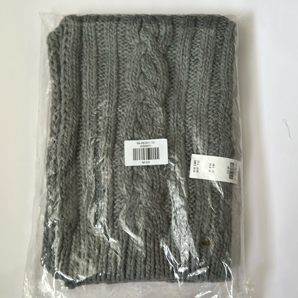 Hollister Gray Infinity Scarf NWT - Picture 1 of 6